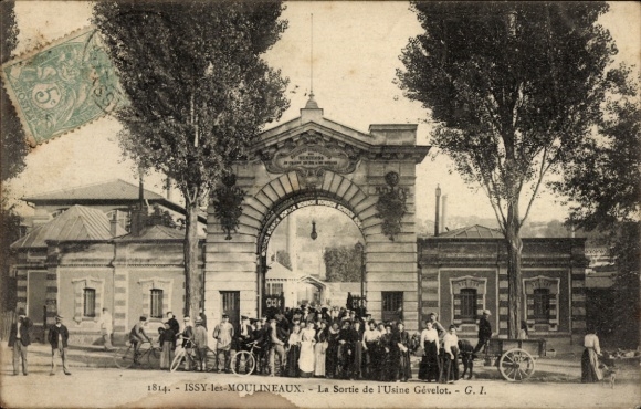 Ak Issy les Moulineaux Hauts de Seine, La Sortie de l'Usine Gévelot