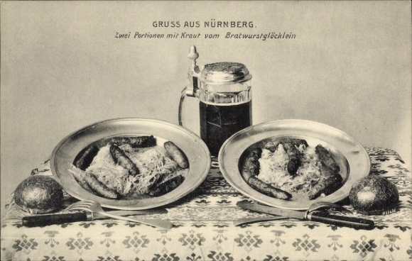 Ak Nürnberg in Mittelfranken, Bratwurstglöcklein, Zwei Portionen mit Kraut, Bierkrug