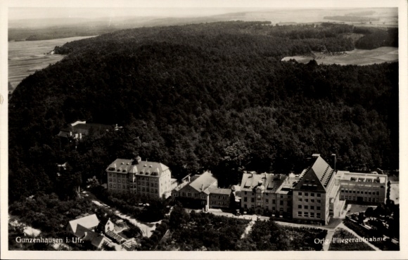 Ak Gunzenhausen in Mittelfranken, Luftaufnahme, Wald, Gebäude, Schriftzug Gunzenhausen i Ufr., Or