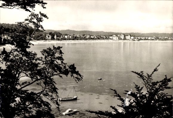 Ak Ostseebad Sellin op Rügen, Ostseebad EINZ, uitzicht vanaf de hoge oever, landschap met boten