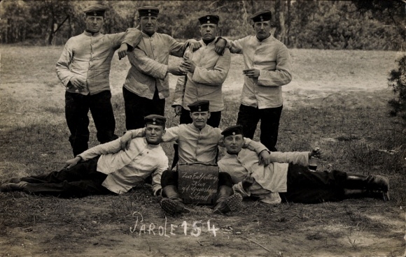 Photo Postcard Griesheim near Darmstadt, training area Griesheimer Sand, soldiers in uniform, Parole 154