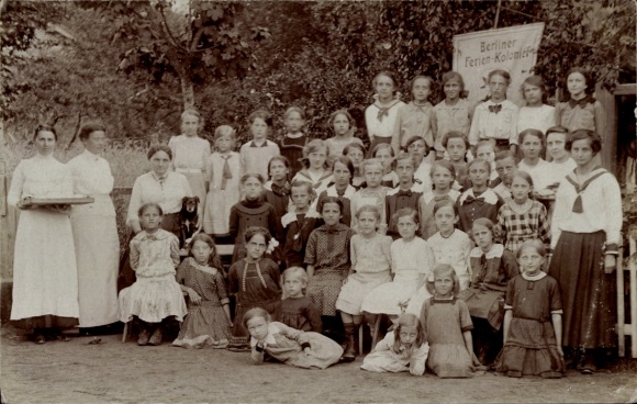 Photo Postcard Wustrow in Wendland, holiday column July 1914, group photo