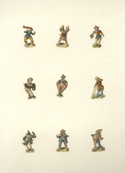 9 klownów waflowych, każdy o wymiarach ok. 4 x 2 cm