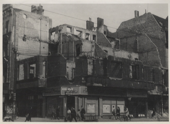 Original photo Berlin Steglitz, Schlossstraße 20, around 1946, approx. 13 x 18 cm