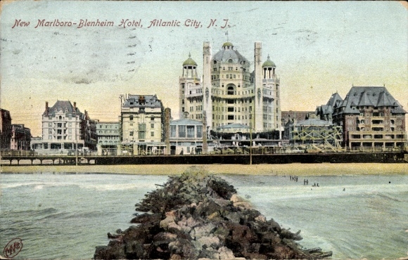 Ak Atlantic City New Jersey USA, New Marlboro-Blenheim Hotel, waterkant, architectuur