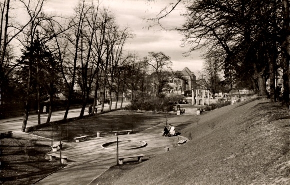Postcard Worms am Rhein, Lutherring complex, trees, benches, square, walkers