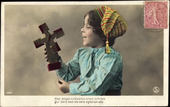 Postcard girl with a small pinwheel, Mes doigts tubulents tirent la ficelle...