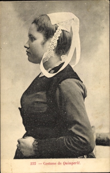 PC Quimperlé Finistère, portrait of a woman in traditional costume
