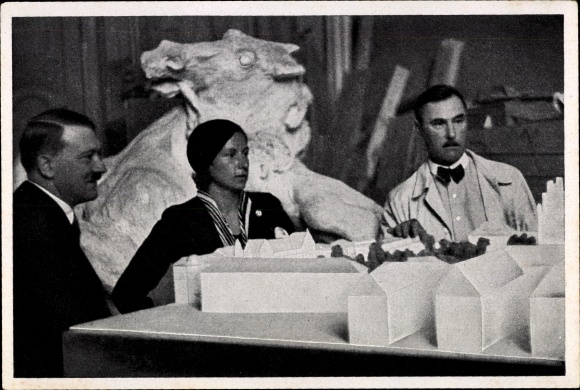 Collective picture 98 Adolf Hitler visiting Munich artists&#39; studios, Prof. Wackerle, Prof. Troost