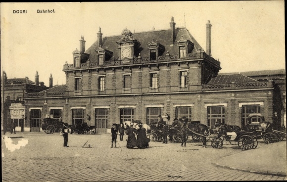 Postcard Douai Nord, railway station, street view