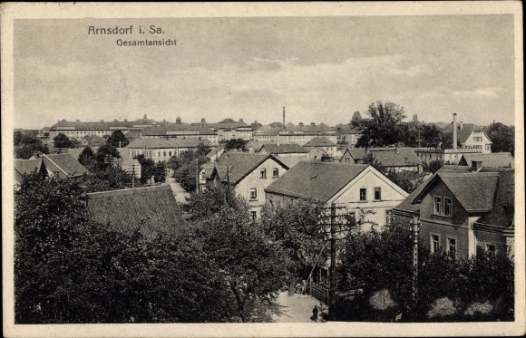 Ak Arnsdorf in Sachsen, Gesamtansicht, Blick über die Dächer der Stadt
