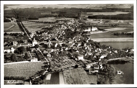 Ak Altshausen, Blick zum Tal, Häuser, Felder, Kirche