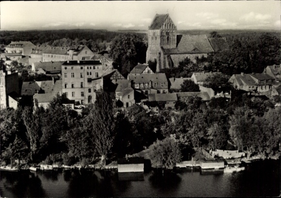 Ak Lychen in der Uckermark, Stadtansicht, Kirche, Fluss, Bäume, alte Architektur