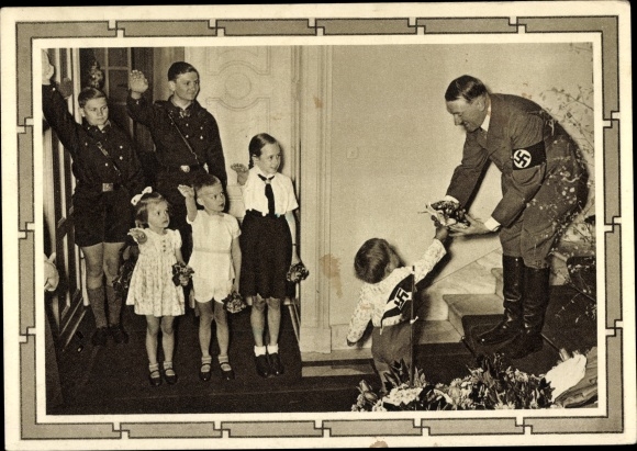 Ganzsachen Ak Führer und Reichskanzler Adolf Hitler, Gratulanten, BDM, HJ
