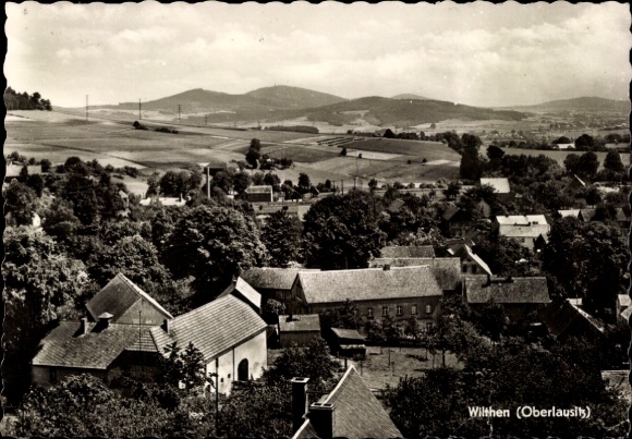 Ak Wilthen in der Oberlausitz, Landschaftsaufnahme, Hügel,  Gebäude, ländliche Umgebung