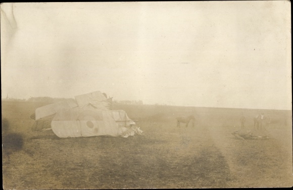 Photo Postcard traffic accident, crashed plane, horse, 1910