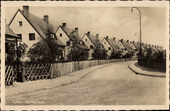 Postcard Tutow in Vorpommern, Bismarckstrasse, residential buildings