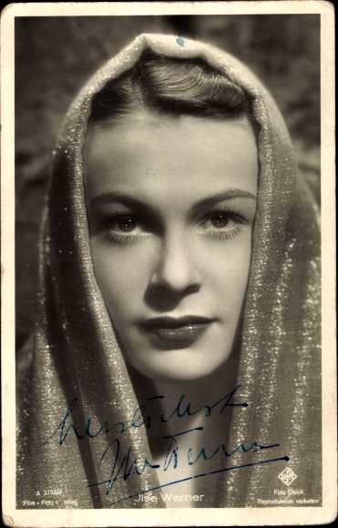 Postcard actress Ilse Werner, portrait with headscarf, Ufa Film