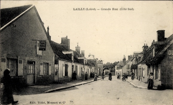 Postcard Lailly en Val Loiret, Cafe, Grande Rue, Côté Sud, people on the street
