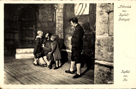 Postcard Kochel am See Upper Bavaria, black and white photo of a play, three people kneeling on...