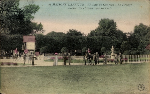 Postcard Maisons Laffitte Yvelines, Champ de Courses, Le Pesage Sortie des chevaux sur la Piste