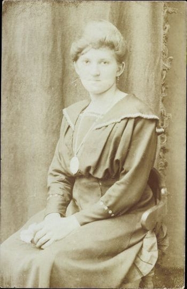 10 alte Ak Frauenportraits, diverse Ansichten