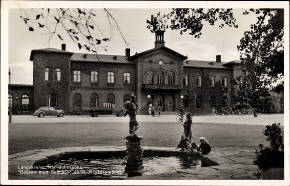 Postcard Landskrona Schweden, Ivar Johnsson&#39;s Gossen with Snackan and the Railway Station