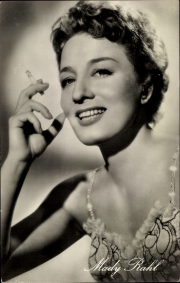 Postcard actress Mady Rahl, portrait, cigarette, three from the variety show