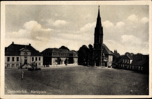 Ak Quakenbrück in Niedersachsen, Marktplatz, Rathaus, Kirche, Denkmal