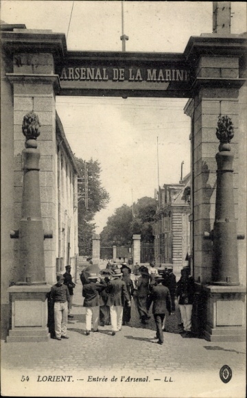 Postcard Lorient Morbihan, Arsenal de la Marine, entrance to the Arsenal, depiction