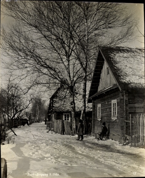 foto Nowoprutz nabij Lida Wit-Rusland, ingang van het dorp, winter