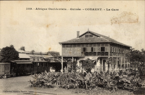 Ak Conakry Guinea, treinstation in Guinee, trein, planten,