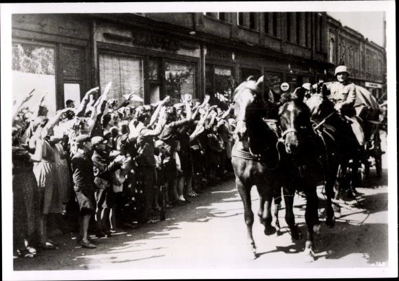 Photo Heinrich Hoffmann, Kaunas Kowna, German troops entering the city, June 1941
