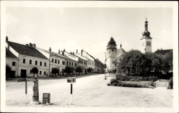 Ak Dačice Datschitz Südböhmen, Straßenansicht, Kirche