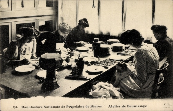 Postcard Sèvres Hauts de Seine, Manufacture Nationale de Porcelaine, Un Atelier