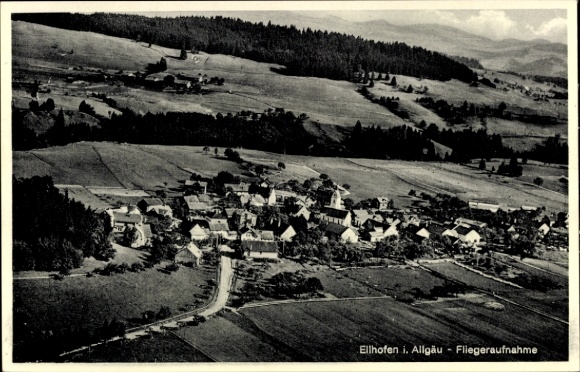 Ak Ellhofen Weiler Simmerberg im Allgäu, Luftaufnahme von Ellhofen, ländliche Umgebung, Häuser, S