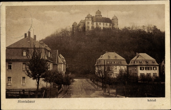 Ak Montabaur im Westerwaldkreis, Schloss, Straßenansicht, Wohnhäuser