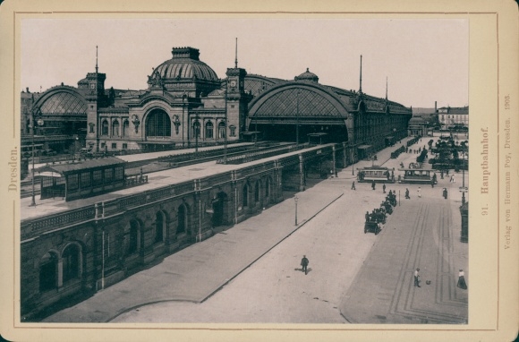 Photo Dresden old town, main station, street side