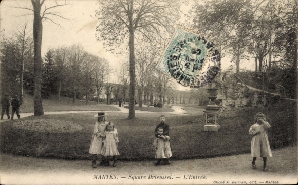 Ak Mantes la Jolie Yvelines, Square Brieussel, Kinder