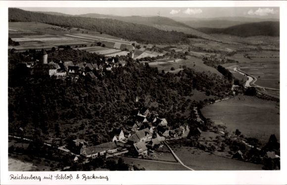 Ak Reichenberg Moritzburg in Sachsen, Luftaufnahme von  Schloß, Backnang, Landschaft