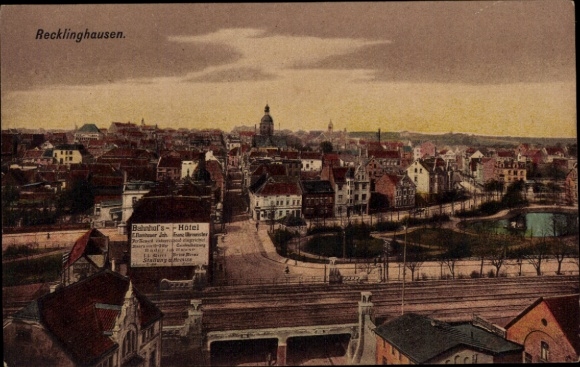 Ak Recklinghausen im Ruhrgebiet, Stadtansicht von  Bahnhof's-Hotel, Wolken am Himmel