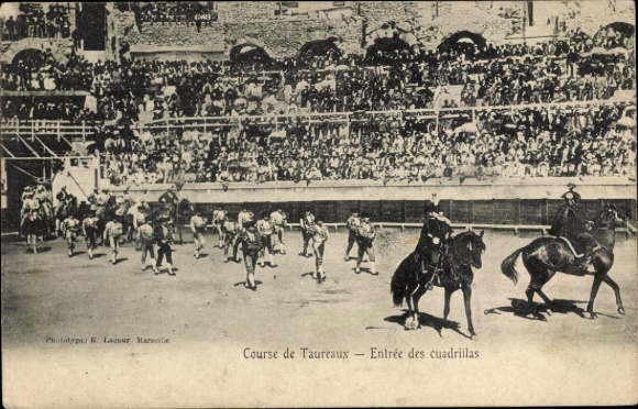 CPA Course de Taureaux, Entree des cuadrillas