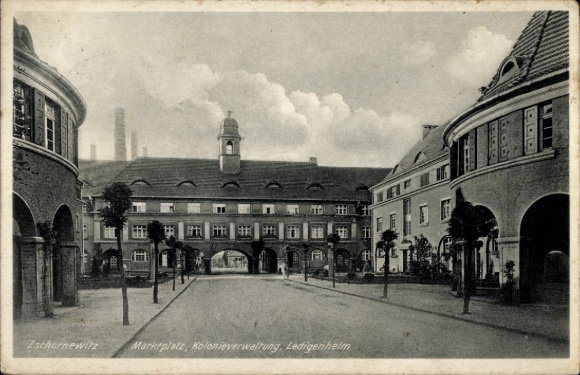 Ak Zschornewitz Gräfenhainichen in Sachsen Anhalt, Marktplatz  Kolonieverwaltung, Ledigenheim,  A