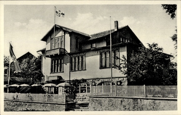 Ak Bergern Bad Berka in Thüringen, Haus Rauschenburg, eine gut besuchte Gaststätte, 2 Flaggen, Te