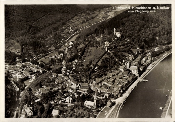 Ak Hirschhorn am Neckar Hessen, Luftaufnahme von Hirschhorn, Fluss, Weinberge, Stadtansicht