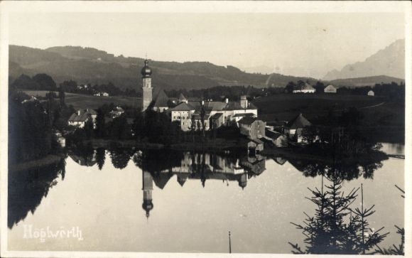 Photo Postcard Hoglwörth Anger Upper Bavaria, view from the water to the village