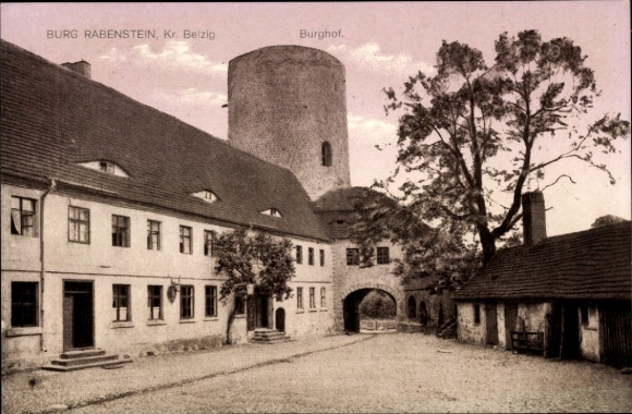 Postcard Raben Rabenstein in Fläming, Rabenstein Castle, castle courtyard