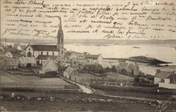Postcard Île de Batz Finistère, general view of the town, church