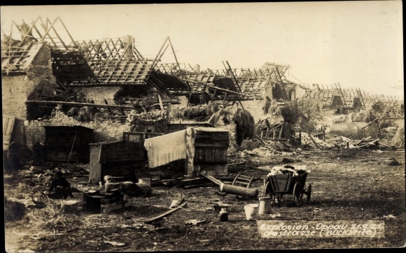Photo Postcard Oppau Ludwigshafen am Rhein, explosion of the nitrogen plant in 1921, house ruins