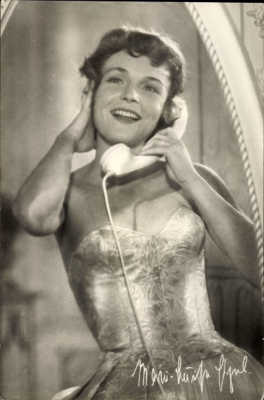 Postcard Actress Marie Luise Etzel, Telephone, Defa, The Captain of Cologne, portrait